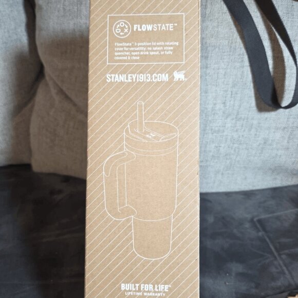 STANLEY x Hello Kitty FlowState Quencher H2.0 Tumbler 40 oz Purple - Picture 8 of 8